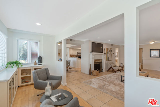 4350 Via Dolce, Marina del Rey CA: https://media.crmls.org/mediaz/022a4e6c-1e8e-40c9-983d-592b2b6666f1.jpg