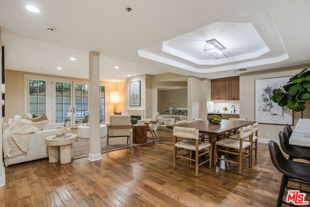 575 S Barrington Avenue #107