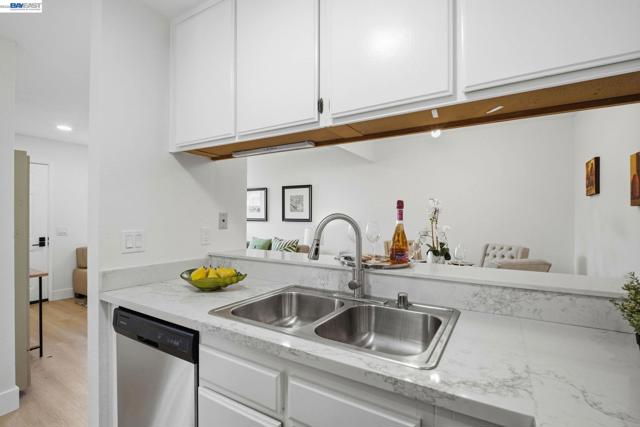 267 Famoso Plz, Union City CA: https://media.crmls.org/mediaz/022b1184-ce0f-4dae-b3b0-3be5496af028.jpg