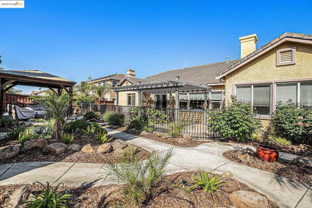 113 Little Ranch Circle, Oakley CA: https://media.crmls.org/mediaz/022b33ce-6830-403c-9a4f-0a1333de0ca0.jpg