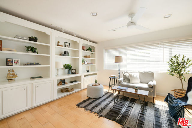 2408 34th Street, Santa Monica CA: https://media.crmls.org/mediaz/022b8643-6773-4dc0-8e2f-cdf7885d14d7.jpg