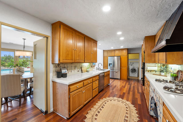 5324 Felice Place, Woodland Hills CA: https://media.crmls.org/mediaz/022bfcea-2e53-470d-ae91-bd60271e0eb4.jpg