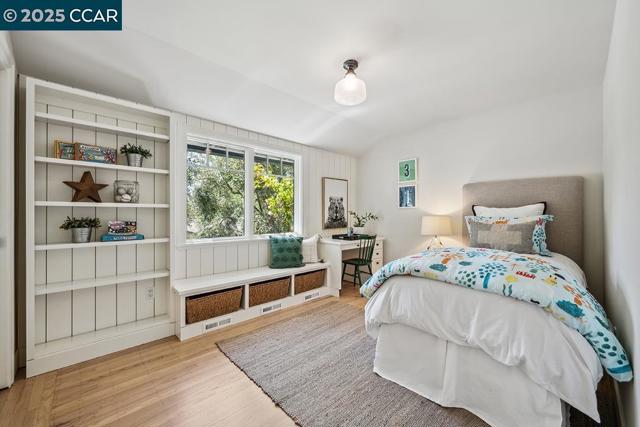 390 Castello Rd, Lafayette CA: https://media.crmls.org/mediaz/022c11be-3f98-468b-8489-05160d0696a2.jpg