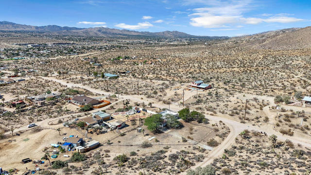 5797 Linda Lee Drive, Yucca Valley CA: https://media.crmls.org/mediaz/022cd8bc-4169-4a23-b269-55085d6b256b.jpg