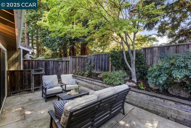 57 Glen Valley Cir, Danville CA: https://media.crmls.org/mediaz/022d1fae-514f-4461-8fcd-83fa327b5c98.jpg