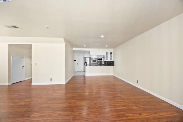 34 Chimney Rock, Oakland CA: https://media.crmls.org/mediaz/022dea5c-5a8f-4cde-a539-988299427c9a.jpg