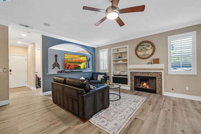 1787 Maralisa Lane, Livermore CA: https://media.crmls.org/mediaz/02308387-ee10-4ef2-816a-68154e8b9f8e.jpg
