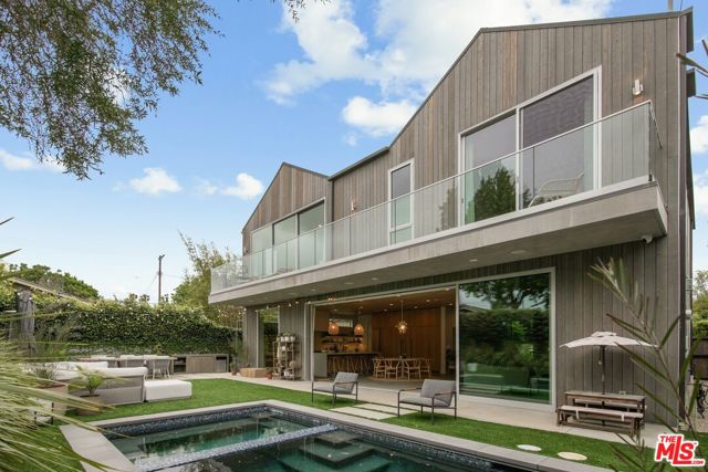 1310 Preston Way, Venice CA: https://media.crmls.org/mediaz/0230b83d-4991-4bb7-adea-407c94d04c02.jpg