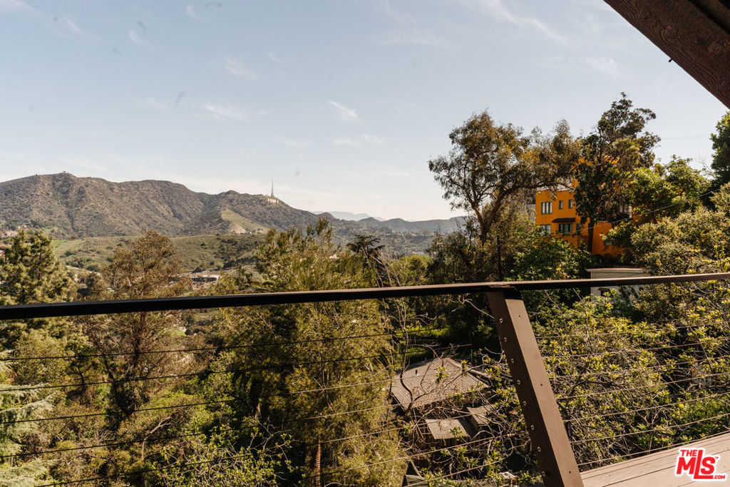 https://media.crmls.org/mediaz/0230dfd4-df6b-4a98-a355-b74a660a457d.jpg?preset=X-Large