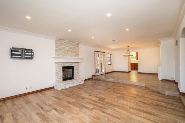 Detail Gallery Image 8 of 70 For 1210 Cypress Dr, Vista,  CA 92084 - 5 Beds | 4 Baths