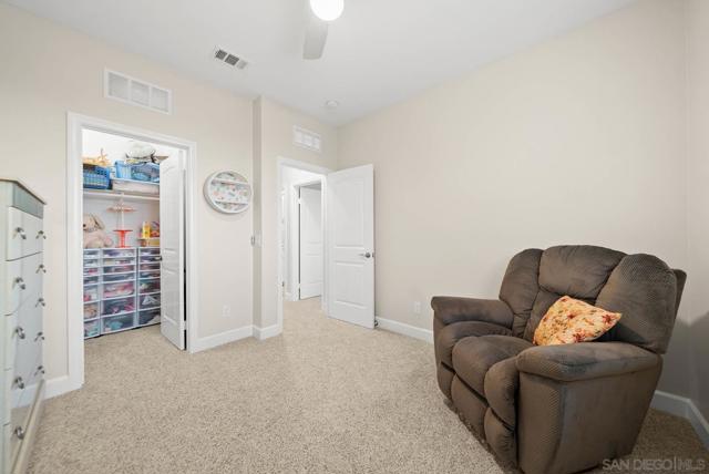 542 Adobe Estates Dr, Vista CA: https://media.crmls.org/mediaz/0231fa84-8c7f-4bcc-8d75-3cccb20c9fa0.jpg