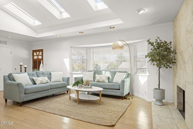354 Arnett Avenue, Ventura CA: https://media.crmls.org/mediaz/02324f03-e704-4f8a-b25f-d372f13df387.jpg