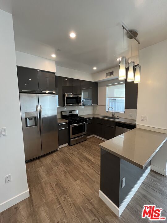 14822 Magnolia Boulevard, Sherman Oaks CA: https://media.crmls.org/mediaz/02326950-0968-45a2-a472-d1dbcd6aefdf.jpg