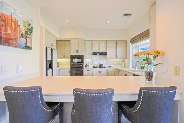 371 Indian Ridge Drive, Palm Desert CA: https://media.crmls.org/mediaz/02327c88-8722-4dca-9cd1-37328ed704cf.jpg