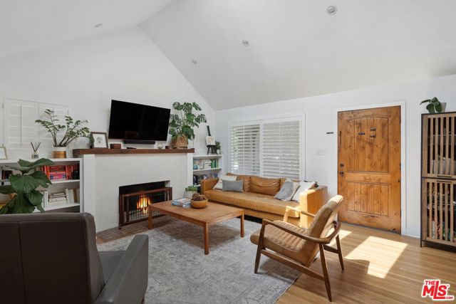 4146 Chase Avenue, Los Angeles CA: https://media.crmls.org/mediaz/0233130a-745d-4b6a-afc7-34f0af7beccd.jpg