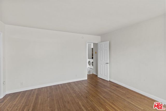 1033 6TH Street, Santa Monica CA: https://media.crmls.org/mediaz/0233a4dd-9775-4837-9c5a-b14ad6258b31.jpg