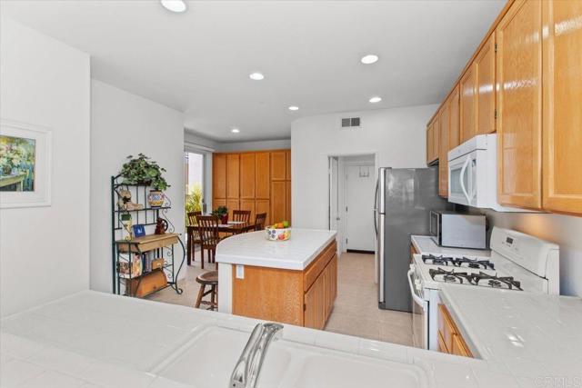Detail Gallery Image 18 of 44 For 529 Peach Way, San Marcos,  CA 92069 - 3 Beds | 2/1 Baths