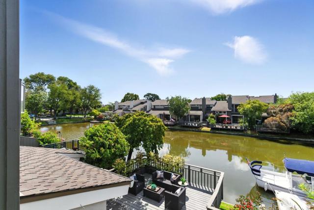 588 Marlin Court, Redwood City CA: https://media.crmls.org/mediaz/02349b01-8641-4b46-810b-0488574d206d.jpg