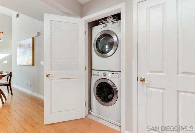 350 Nutmeg St, San Diego CA: https://media.crmls.org/mediaz/0234d636-d3b8-471e-9347-51dcbeef2ce5.jpg