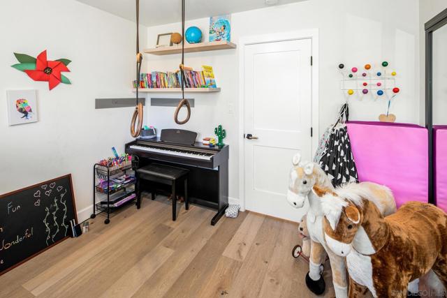 5341 Linda Way, La Jolla CA: https://media.crmls.org/mediaz/0234ed94-d3c2-4cb0-9421-7056280622e9.jpg