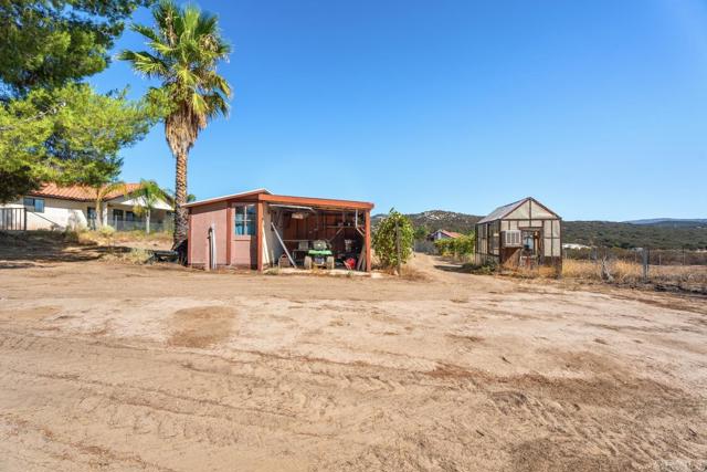 1815 Marc Trail, Campo CA: https://media.crmls.org/mediaz/023572c1-3e61-413e-a148-25add2a46770.jpg