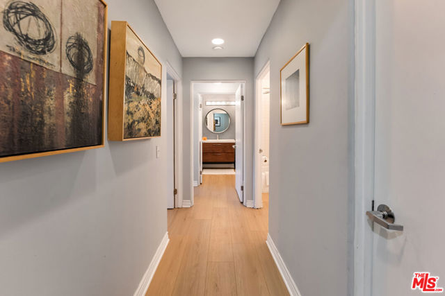 4350 Hillview Drive, Malibu CA: https://media.crmls.org/mediaz/023613e7-b5ba-4262-b015-a3b82c958d0c.jpg