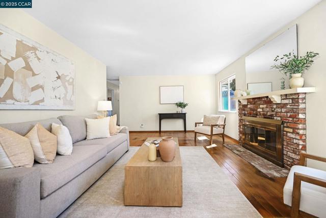 5 Dickenson Dr, Moraga CA: https://media.crmls.org/mediaz/02368d18-a6ed-4b70-ae73-5141174c9731.jpg