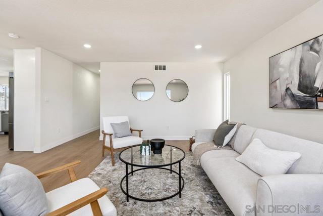 8313 Carlton Oaks Dr, Santee CA: https://media.crmls.org/mediaz/023731ea-289e-4af5-b8f8-3ee09bba0565.jpg