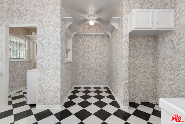 924 S Orange Grove Avenue, Los Angeles CA: https://media.crmls.org/mediaz/02373d5a-8a30-4d60-a9dd-f45fe2e80ec1.jpg