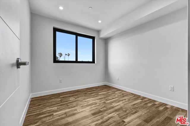 1537 S Wilton Place, Los Angeles CA: https://media.crmls.org/mediaz/023781da-4152-41be-b698-217036cc7168.jpg
