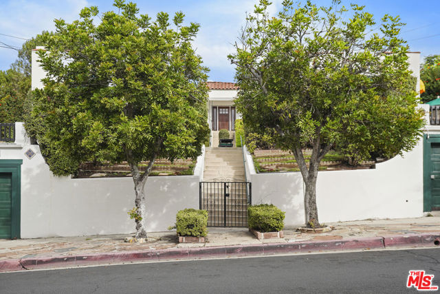 1811 Effie Street, Los Angeles CA: https://media.crmls.org/mediaz/023796c7-facd-4679-b425-5dfe399235b9.jpg