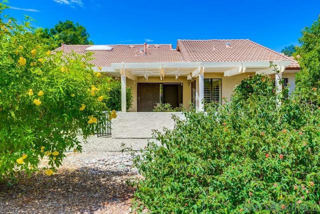 12894 Corte Arauco, San Diego CA: https://media.crmls.org/mediaz/0237b3f6-4414-4183-b000-19d85848393c.jpg
