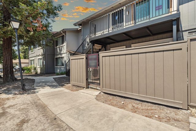 213 Ladera Plz, Union City CA: https://media.crmls.org/mediaz/0237bed0-7bd7-442b-ba84-e079f0268a26.jpg
