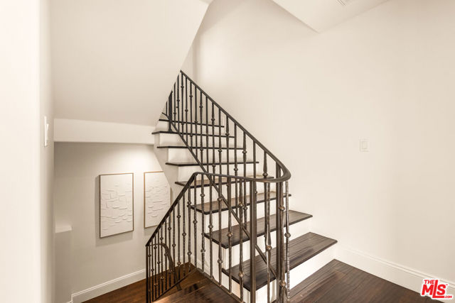 851 19th Street, Santa Monica CA: https://media.crmls.org/mediaz/0237c7ac-d913-4d07-a89b-cb1867e86cc9.jpg