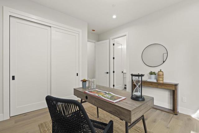 1303 American Way, Menlo Park CA: https://media.crmls.org/mediaz/0237e18e-e9be-47b2-8b35-2957d5292b41.jpg