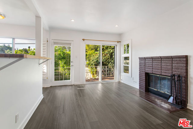 6915 Paseo Del Serra, Los Angeles CA: https://media.crmls.org/mediaz/0238036e-28ae-473d-bb56-18625eb6e55b.jpg
