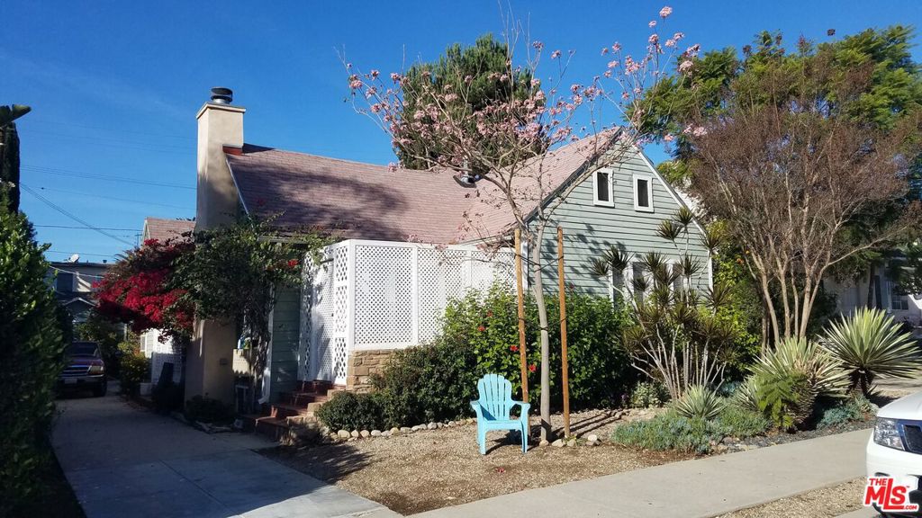 937 N Vista Street