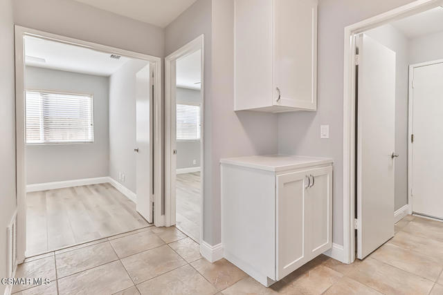 160 Cottage Grove Avenue, Camarillo CA: https://media.crmls.org/mediaz/02384616-d2dc-4f0d-bc26-e9fe133f72d6.jpg