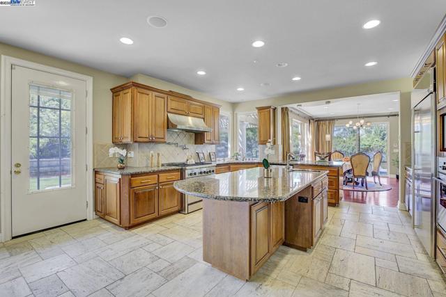 48564 Avalon Heights Ter, Fremont CA: https://media.crmls.org/mediaz/023875ce-79ad-4436-8fbc-a2bcbb64bd48.jpg