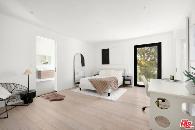 8583 Skyline Drive, Los Angeles CA: https://media.crmls.org/mediaz/0238b7c9-1a84-432a-8b63-32d9623eb28a.jpg