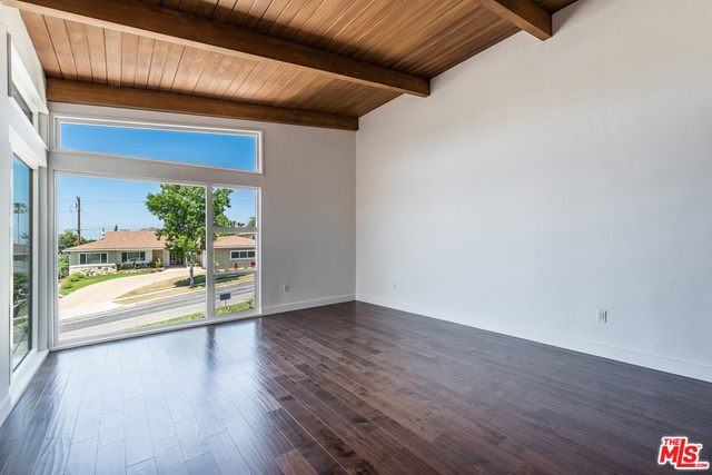 5412 S HOLT Avenue, Los Angeles CA: https://media.crmls.org/mediaz/02393b7a-6ce5-4c34-a577-966f0a496be4.jpg