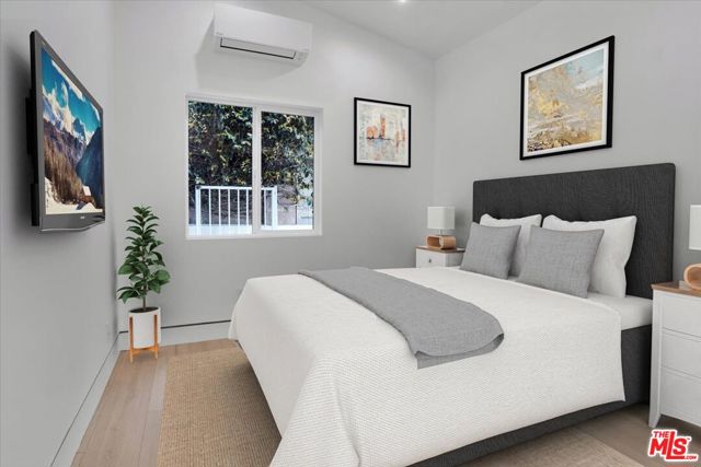 5561 1/2 El Canon Avenue, Woodland Hills CA: https://media.crmls.org/mediaz/02394689-c994-4f71-bdcc-f452faafc50e.jpg