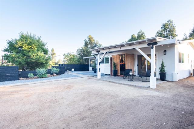 11534 Manzanita Rd, Lakeside CA: https://media.crmls.org/mediaz/023a0314-c5d9-4aa8-92f7-536a4ccd634d.jpg