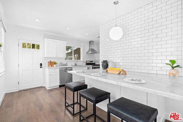 6460 W 84th Street, Los Angeles CA: https://media.crmls.org/mediaz/023b669a-e82e-4a84-b94f-6d6bf50bca39.jpg