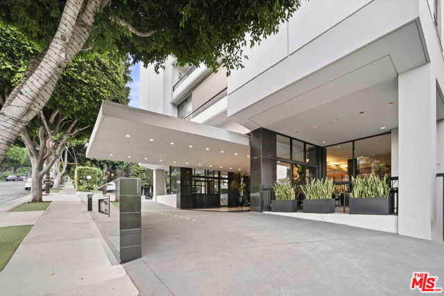 1100 Alta Loma Road, West Hollywood CA: https://media.crmls.org/mediaz/023b9e19-cae7-47cb-91c7-b1b890ed3ec3.jpg