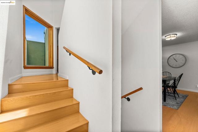 300 Locust Dr, Vallejo CA: https://media.crmls.org/mediaz/023cbe79-cfa7-4c7a-b070-2f7f3791b021.jpg