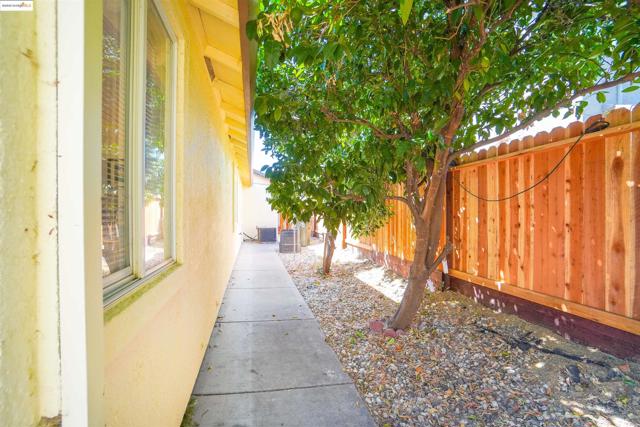 5402 Navajo Ct, Antioch CA: https://media.crmls.org/mediaz/023d73f3-857d-4b38-841d-d6a1e16fe8f8.jpg