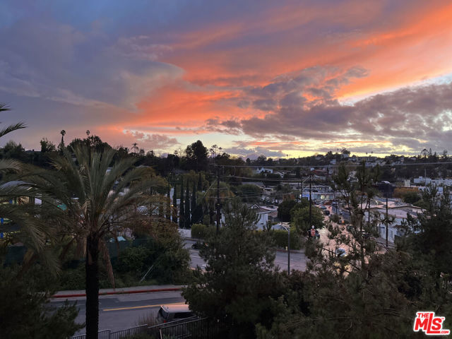2753 Waverly Drive, Los Angeles CA: https://media.crmls.org/mediaz/023d7ceb-9430-4622-bcd4-39291b850a5b.jpg