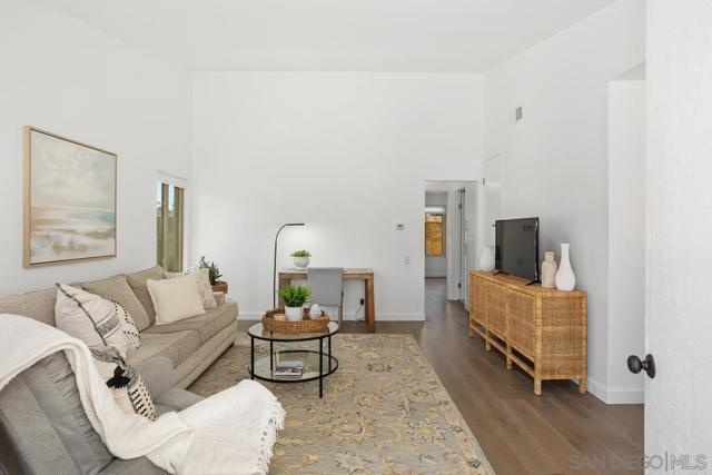 545 Shady Brook Pl, Escondido CA: https://media.crmls.org/mediaz/023d88ab-9168-4ebe-b002-8a9553b80848.jpg