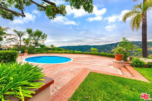 2322 Canyonback Road, Los Angeles CA: https://media.crmls.org/mediaz/023dba4b-80ba-4466-acbd-71ea11b8e6c7.jpg